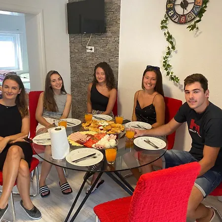 Apartment Family Near Old Town *